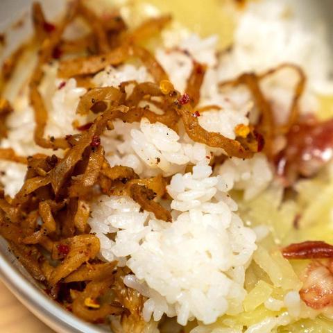 央视曝光网红“玫瑰盐”真相：非标盐惊曝健康风险