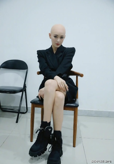 《光头女主爆红！点踩风波后，新作点赞热议，网友热议新价值》