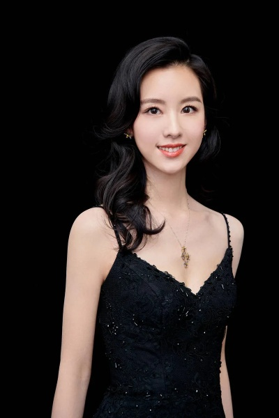 陈都灵星光大赏合影美目养神，视觉盛宴来袭