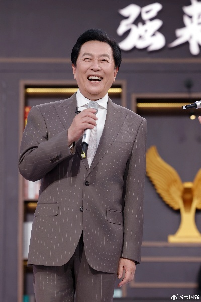 荣耀WIN电竞神机，唐国强亲证：冷酷之极的电竞巅峰之作