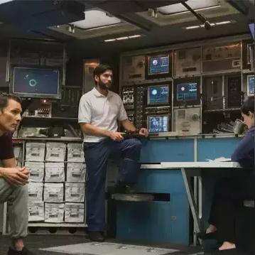 安妮海瑟薇诺兰三部曲造型大揭秘，哪款最惊艳？