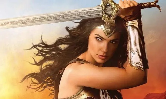 神奇女侠圣诞惊艳亮相，洁白长裙演绎梦幻新风尚