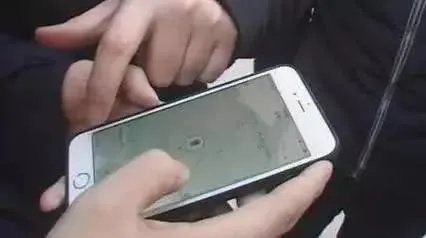 伦敦失窃手机奇案：女子精准定位，地下挖出5部手机，科技追踪新突破