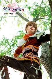 白发侧颜惊艳！余霜COS绝了，管泽元羡慕不已，马甲线新潮流！