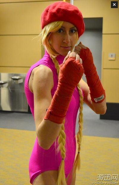 辣眼COS惊艳圣诞，俄妹节日身材爆表请假成潮流