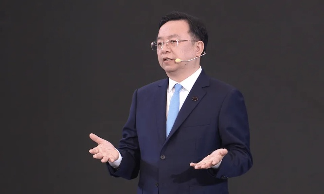 比亚迪王传福亲掌舵：应届生总经理占比过半，创新力量崛起
