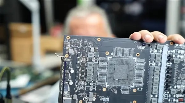 西风显卡惊现GPU尸体堆场，独家揭秘不拒保改神技！