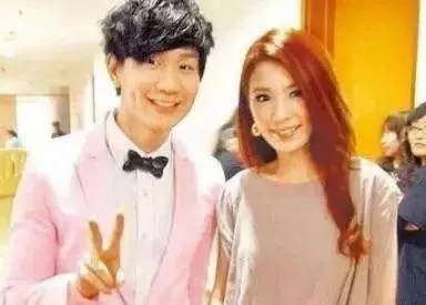 林俊杰女友年轻21岁，优雅生活揭秘新风尚