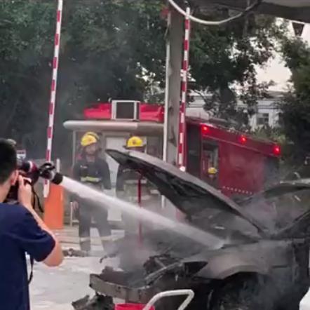 苹果客服揭秘：电池健康度降至0%的奥秘解析