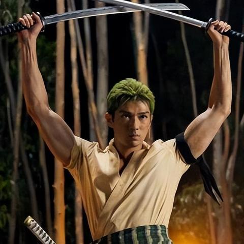 新田真剑佑索隆演绎，海贼王卡牌赛夺第八荣耀