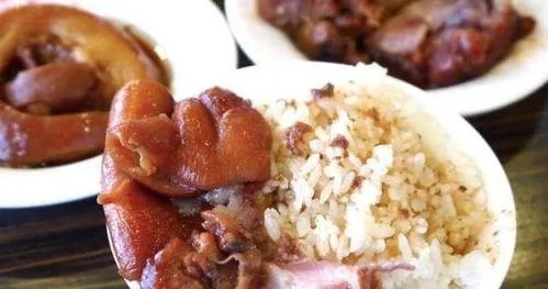 黑猪脚饭秘制入味，囧图揭秘新食界传奇