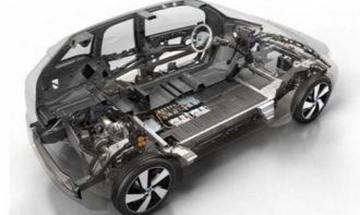 宝马i3行驶惊现底盘火情，车主警示：油刹双踩隐患大需警惕