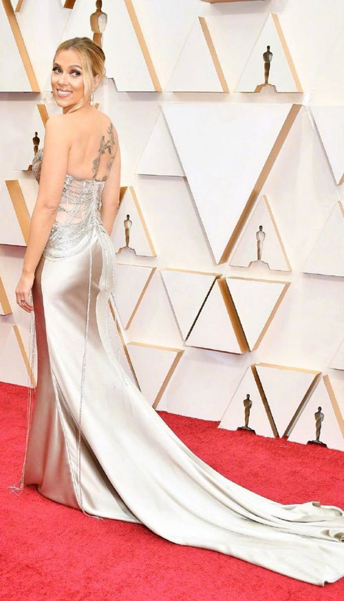 Yasal漫展造型大胆！仅用几块布打造惊艳服饰！