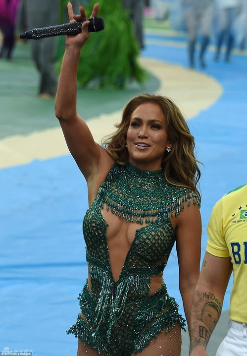 身材优势尽显！詹妮弗·洛佩兹诠释时尚新态度