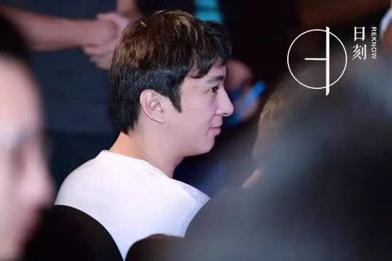 电竞明星陨落：知名选手遭闪电解约，晚节不保引热议