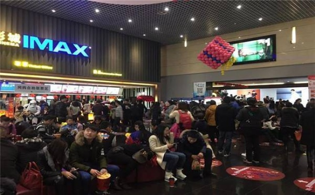 影院跨界抢食火锅市场，观影新潮流：火锅影厅，年轻人的新宠