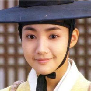 热搜揭秘：绯闻意外致口呼吸，脸型变长变窄引关注