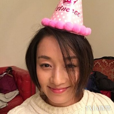 马伊琍素颜自拍引热议，网友：大女儿更像谁？颜值新高度