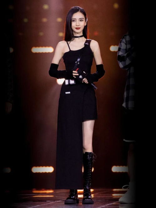 浩浩妈跨年惊艳秀：曼妙身姿勾魂眼，绝美风华！