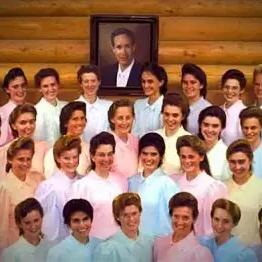 韩版潮流裙装，奶牛内衣新潮流，吸睛造型后妈裙惊艳登场