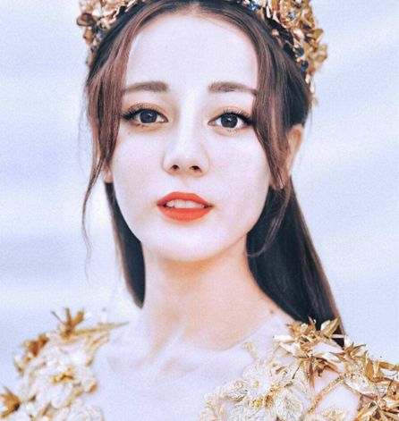 顽皮狗女主变网红，AI美容打造热梗女神