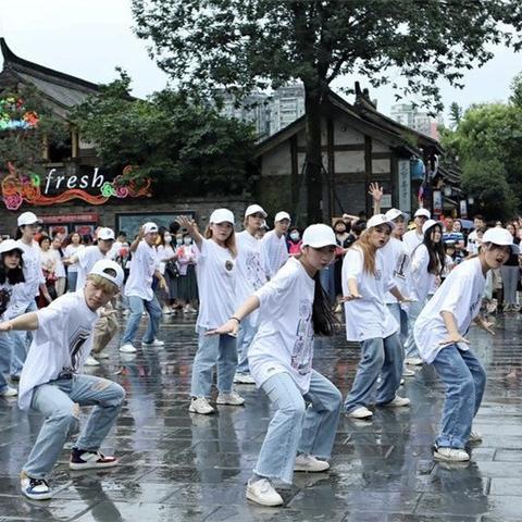 深夜小作文揭秘：千万粉丝百大UP主回忆往昔何意味？