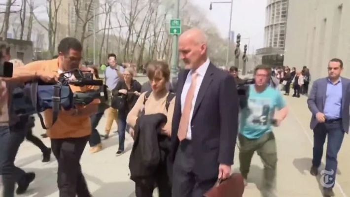 迈克演员假警风波直播曝光，警方突袭揭秘真相震撼全场