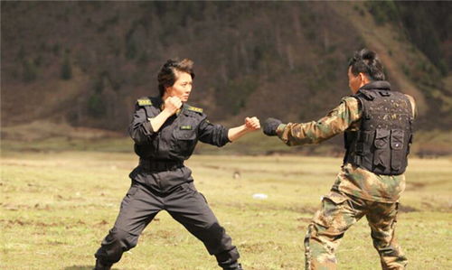 印度跨性别警花上任：卖艺乞讨逆袭新篇章