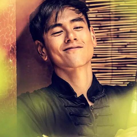 63岁姜文晒自拍庆生，状态惊艳引热议！