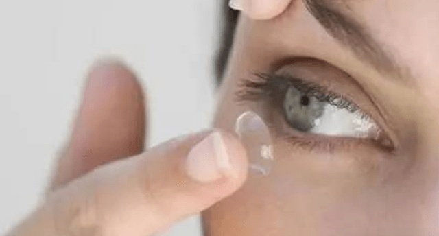 隐形眼镜险毁眼，流感五日不摘警惕视力损伤风险