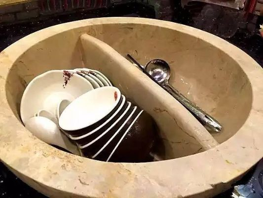 石槽火锅引争议，店家澄清：抛光打磨，安全卫生有保障，品质升级！