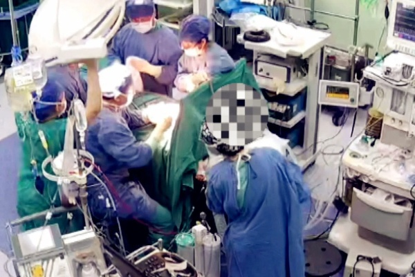 13米高空坠落奇迹生还：医生巧手拼图，30多块碎骨重获新生
