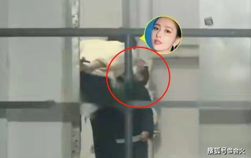 53岁辣妈床戏意外曝光，儿子目睹场面尴尬不已！