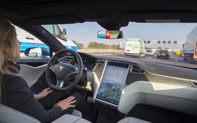 特斯拉创举！首开无人驾驶横跨美国新篇章