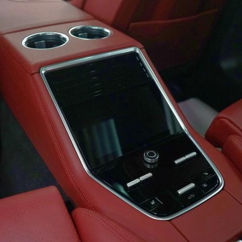 奔驰车主怒斥小米：买不起保时捷才选YU7，雷军点赞引热议