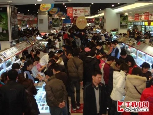 万元高价iPhone4热销，揭秘华强北商家炒货新策略