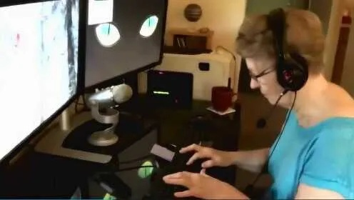 81岁奶奶游戏直播爆红，温情背后见证人生新篇章