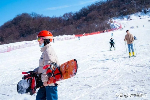 小米YU7独轮挑战极限坡道，15%冰面抓地力突破！