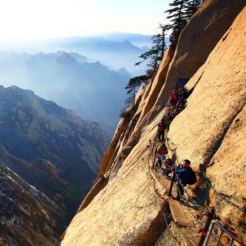 小萝莉《识质存在》壁纸：远眺梦想，小脚丫轻盈舞动
