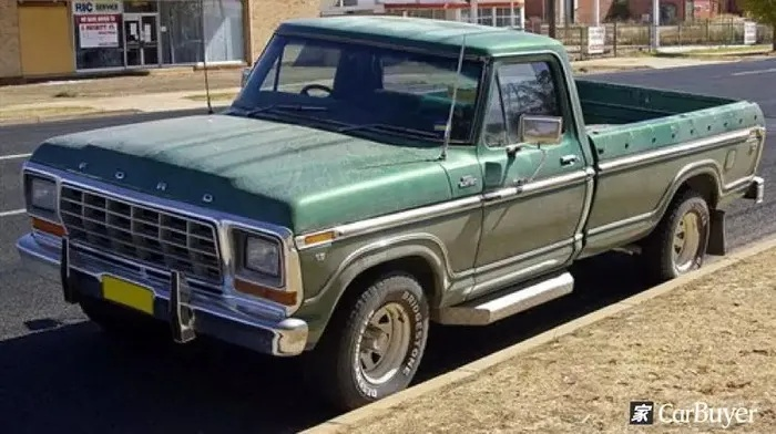 美国老人V型全损皮卡奇迹获赠新车，见证传奇重生