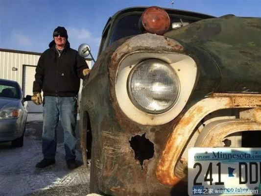 美国老人V字形全损皮卡奇迹获赠新车，见证传奇人生逆袭