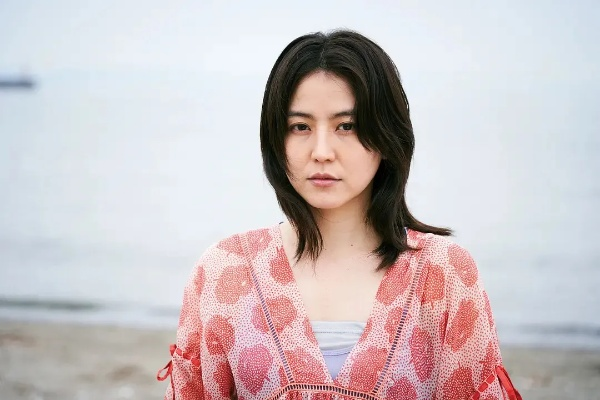 38岁长泽雅美陪夫休整，年度大片暂别荧幕！