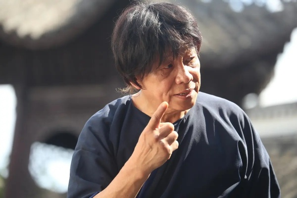 功夫巨星梁小龙离世：盘点经典电影，缅怀传奇人生