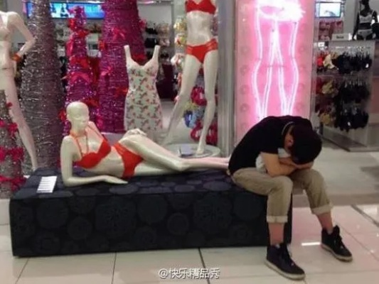 嫩模出轨引热议，胸肌囧图背后男人理解新视角