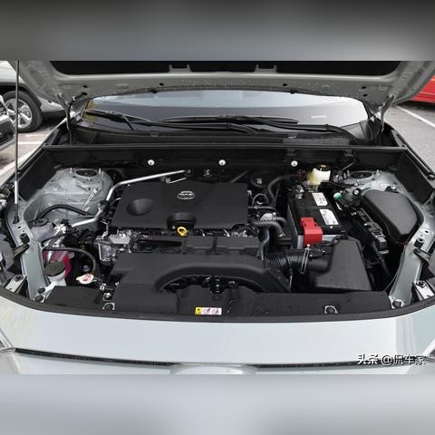 iPhone 18Pro惊艳亮相：单孔屏设计，三色可选，引领时尚潮流