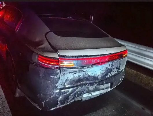 尊界S800自燃真相：官方称打火机挤压引发，非车辆问题