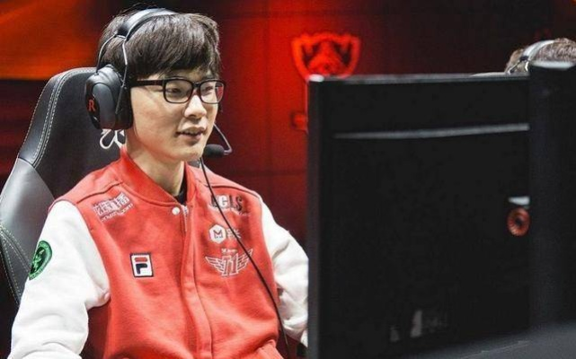 韩国寒潮突袭，Faker脚冷下播！暖气故障遇挑战，直播温度骤降