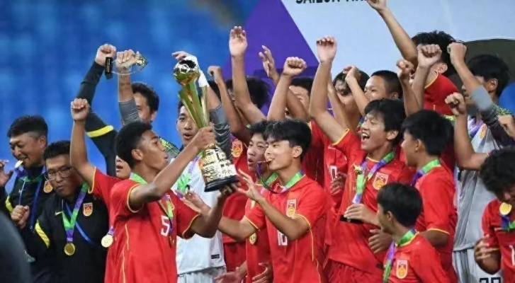 国足U23创历史辉煌！光与影年度奖数冠绝群雄