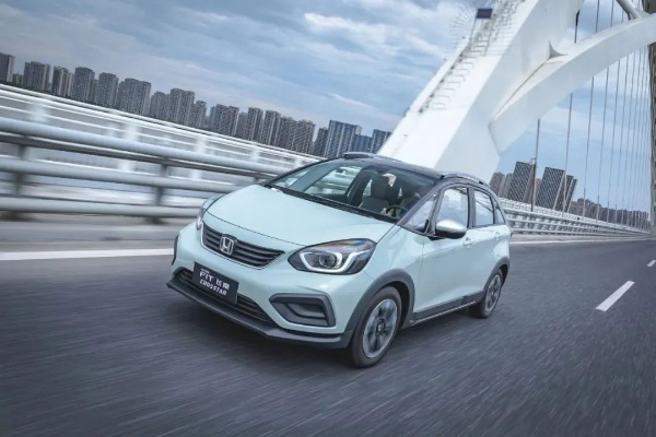 平民超跑本田飞度热销加价抢，全新上市引狂潮