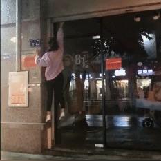 假车库上树还能这么玩？和平精英隐藏点位实战攻略，90%玩家不知道！